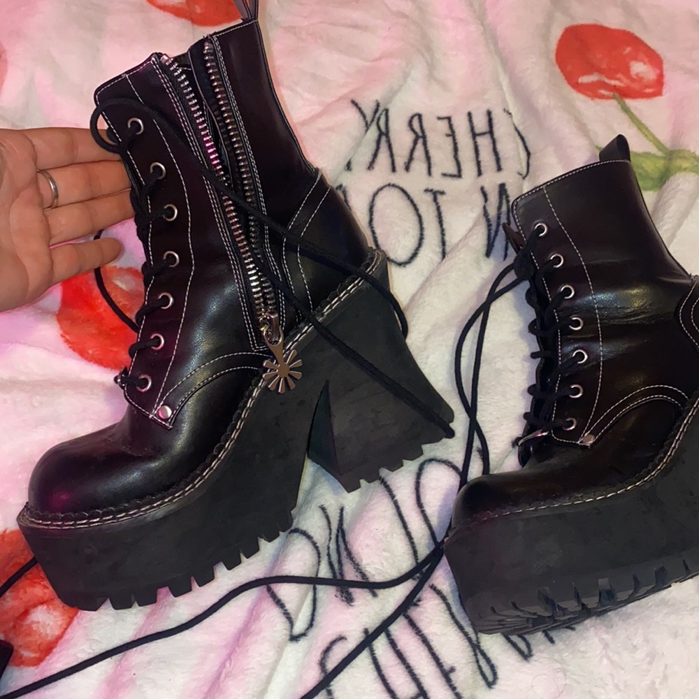 Delia’s boots